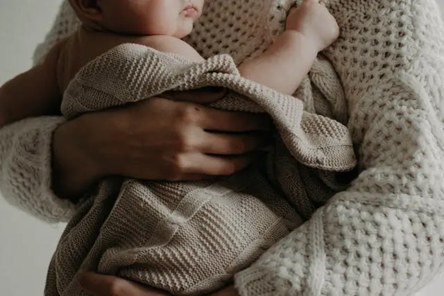 Asistencia en etapa de postparto y maternidad